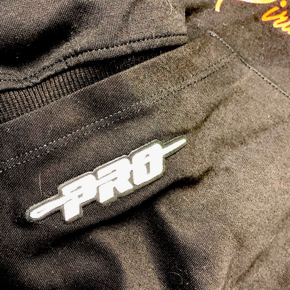 Men's Pittsburgh Pirates Pro Standard Black Championship Pullover Hoodie - Picture 6 of 16